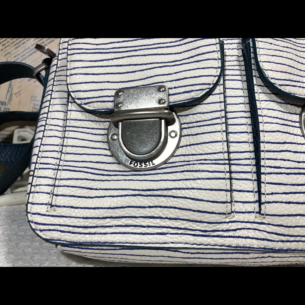 🎉 Fossil Riley Camera Crossbody - Picture 3 of 16